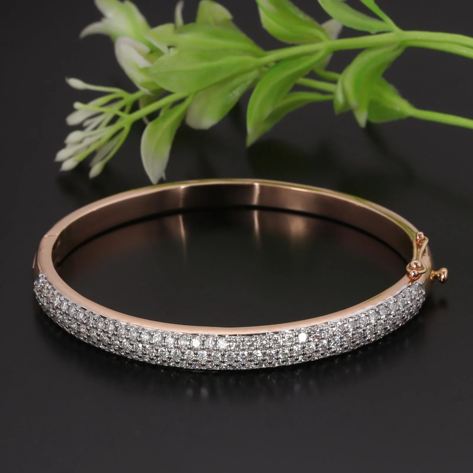 IGI Certified Lab Grown Diamond Wave Gold Bangle — 18K Solid Gold, 3.26 Ct tw, VVS/E