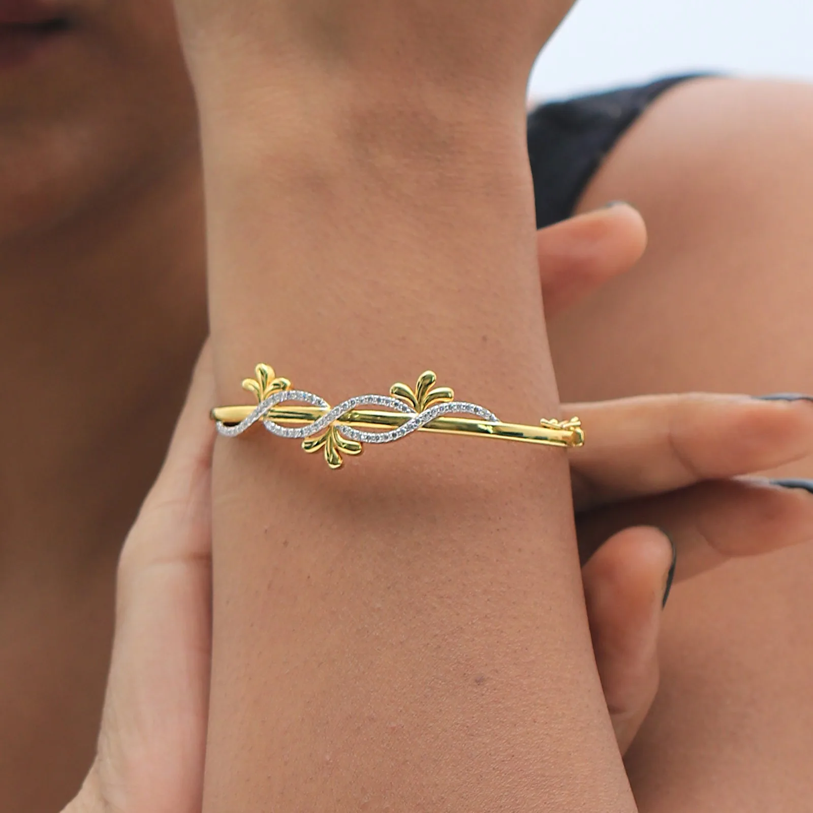 0.55ct Natural Diamond Infinity Leaf Bangle - view 6
