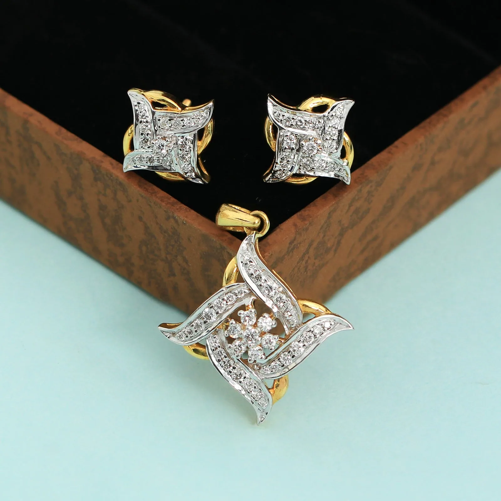 0.86 Ct. 18KT Yellow Gold Natural Diamond Jewelry Set, IGI Certified Quality - view 6