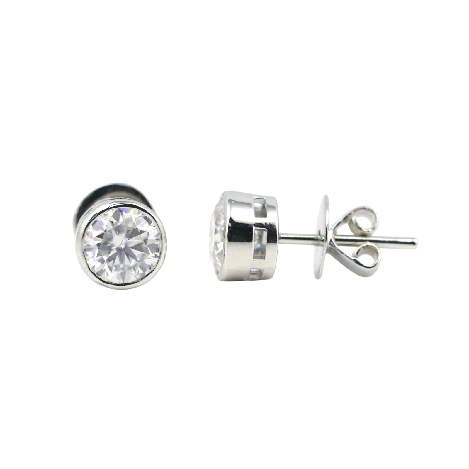 2 Ct Round Cut Moissanite Stud Earrings — VS1 Clarity, 18k Gold Vermeil