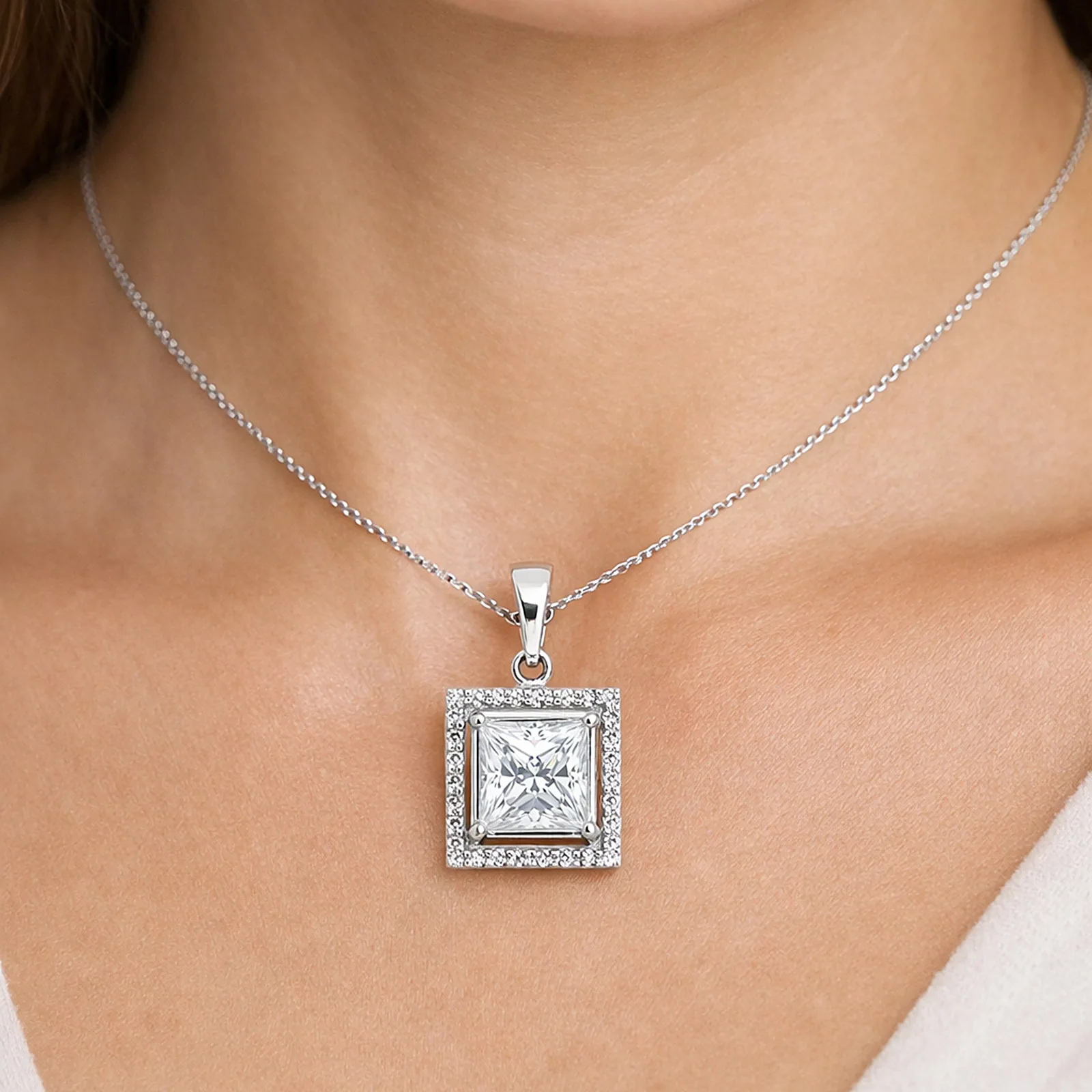7.30 ct DEW Moissanite Pendant in Gold Vermeil Certified - view 3