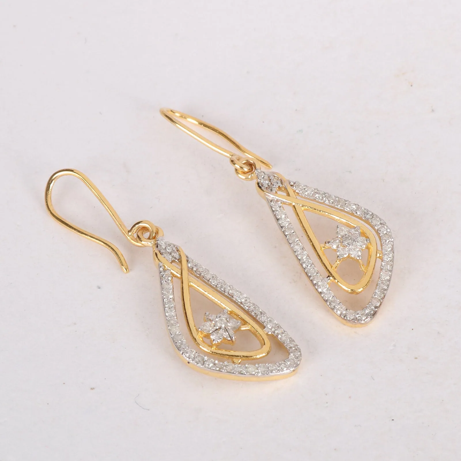 0.67 ct IGI Certified 18K Yellow Gold Stud Earrings with Natural Diamond - view 3